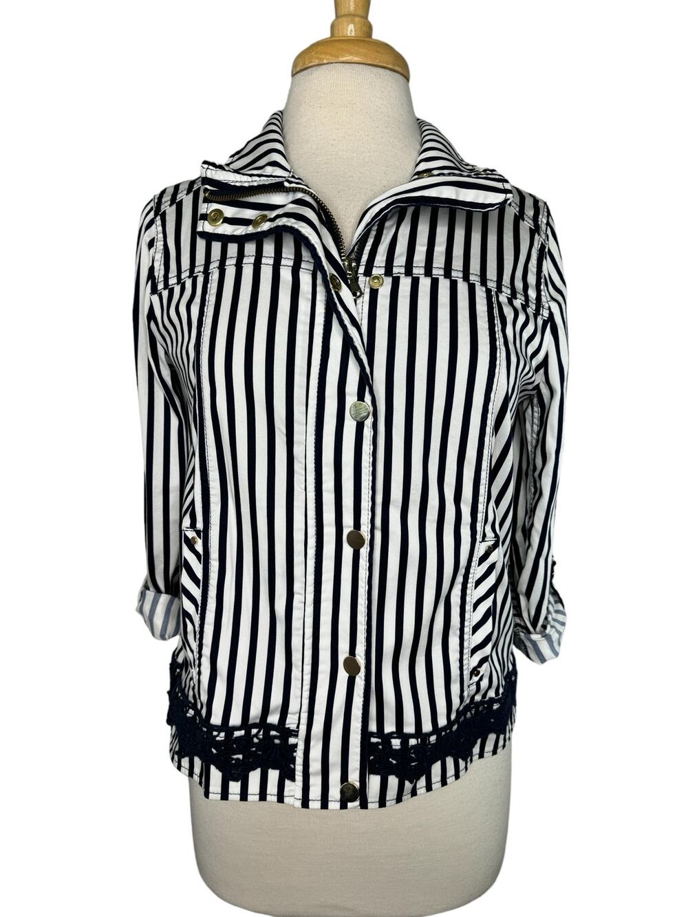 CHICOS Blue White Stripe Sateen Cotton Crochet Jacket Size Small (0) Gold Button